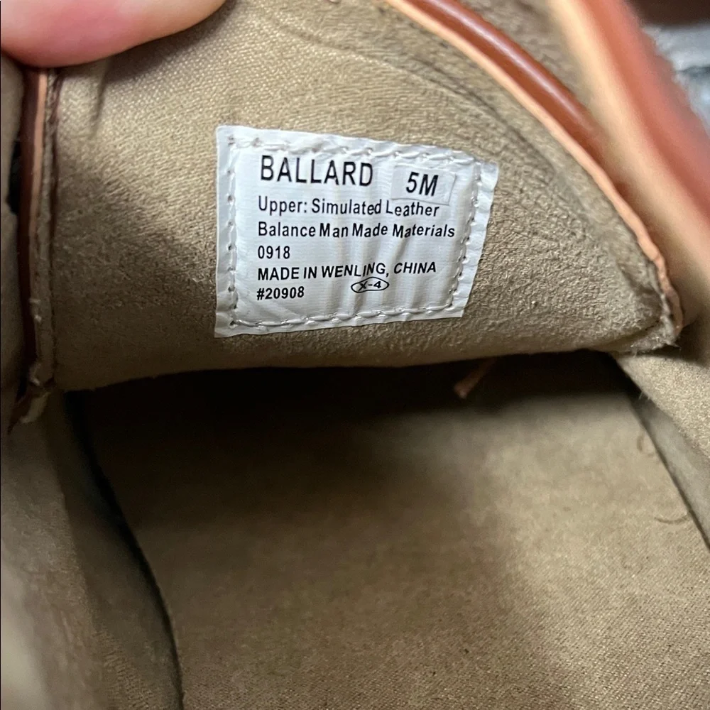 NWT Deer Stags Ballard Brown Faux Leather Chukka Lace-Up Shoes - Size 5
